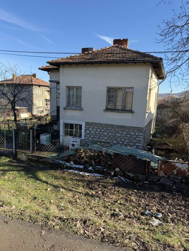 КЪЩА С ДВОР ЗА ПРОДАЖБА | до Община Драгоман | 30 мин. от София | планински район в Драгоман – снимка 2